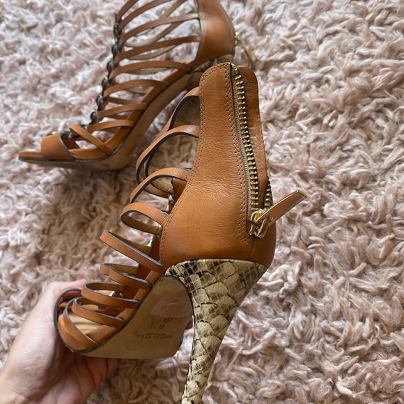 Beautiful Tan Strappy leather Coach heels (8 ) - Picture 6 of 10
